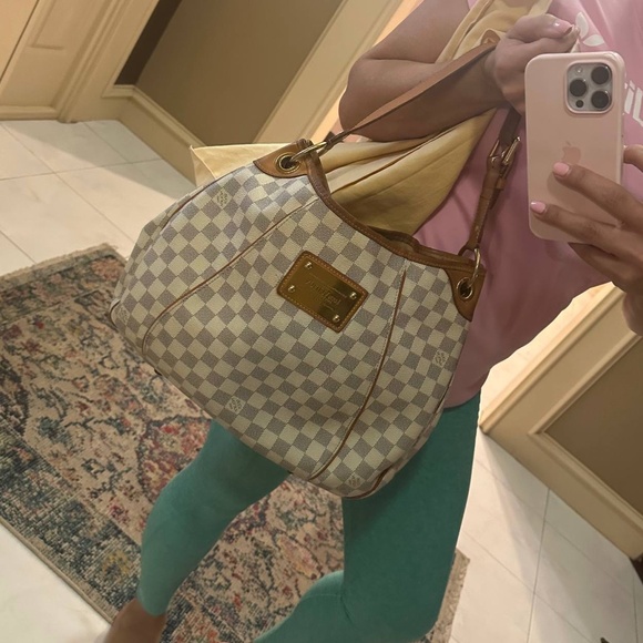 LV Purse - Picture 4 of 5